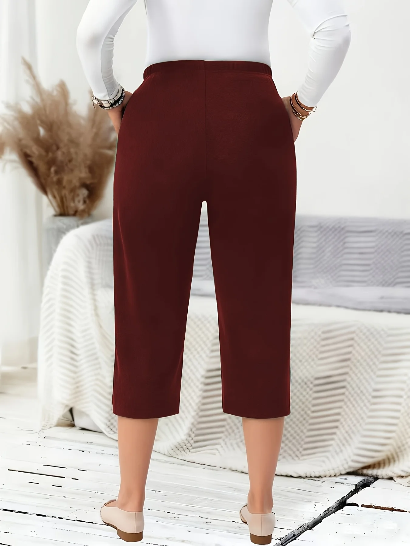 Plus-size women’s everyday casual, solid-colored, seven-inch pants.