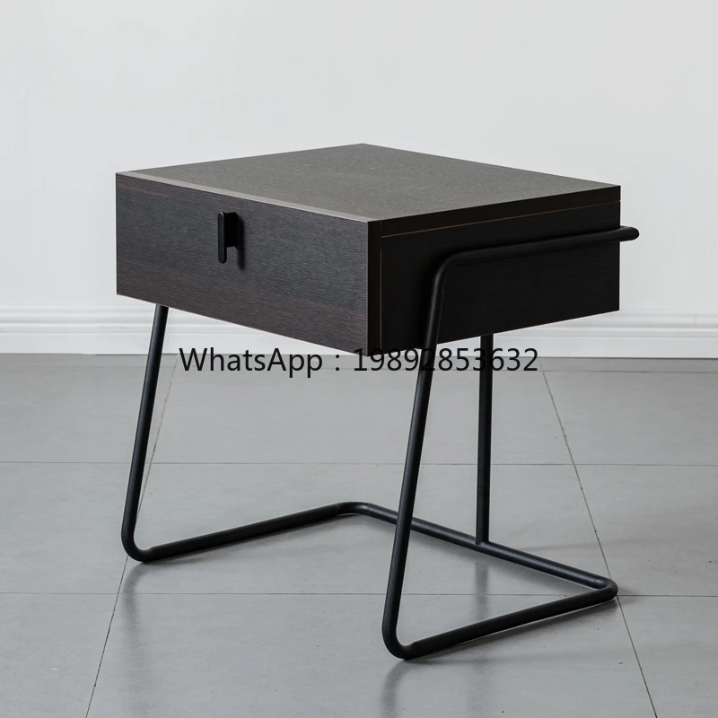 ตู้ข้างเตียงเหล็กสไตล์มินิมอลอิตาลี LYY ตู้เก็บของข้างเตียงแบบโมเดิร์นเรียบง่ายสำหรับห้องนอน