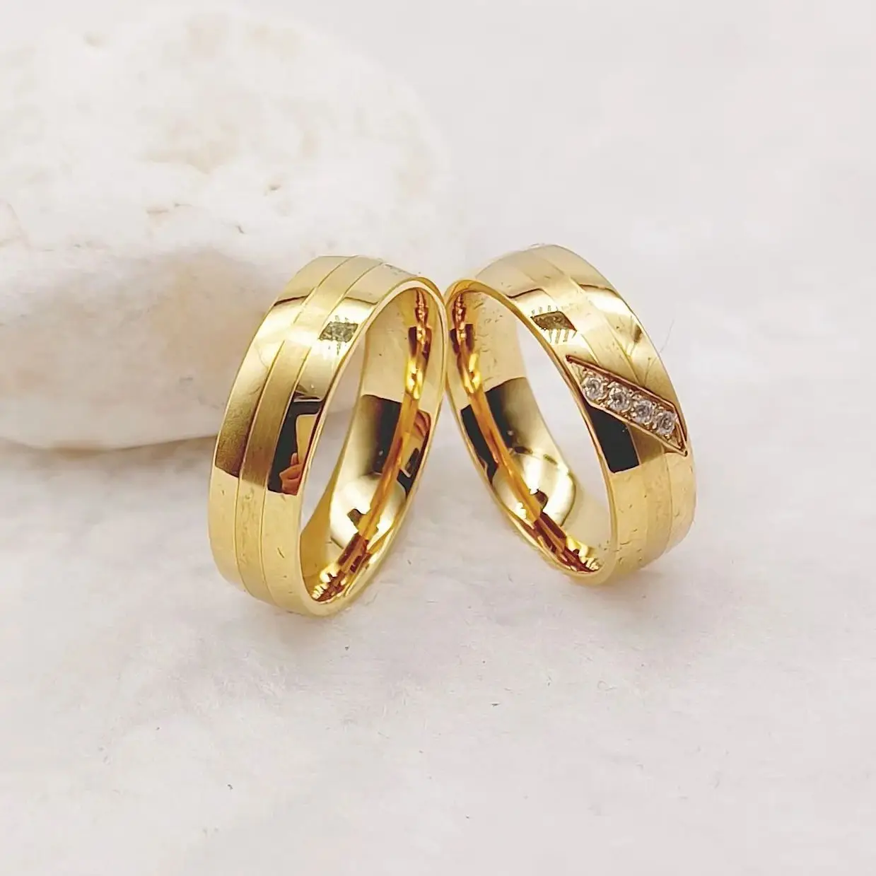

Western Wedding Rings Pair Set for Men and Women Handmade 18k Gold Plated Titanium Jewelry Lover's Matching Couple Ring Alliance