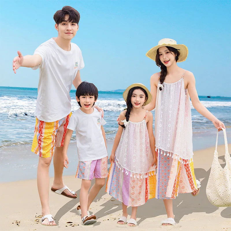 

Vacation Area Couple Parent-child Clothes Beach Family Resorts Look Matching Holiday Outfits Mom Daughter Dress Dad Son Sets