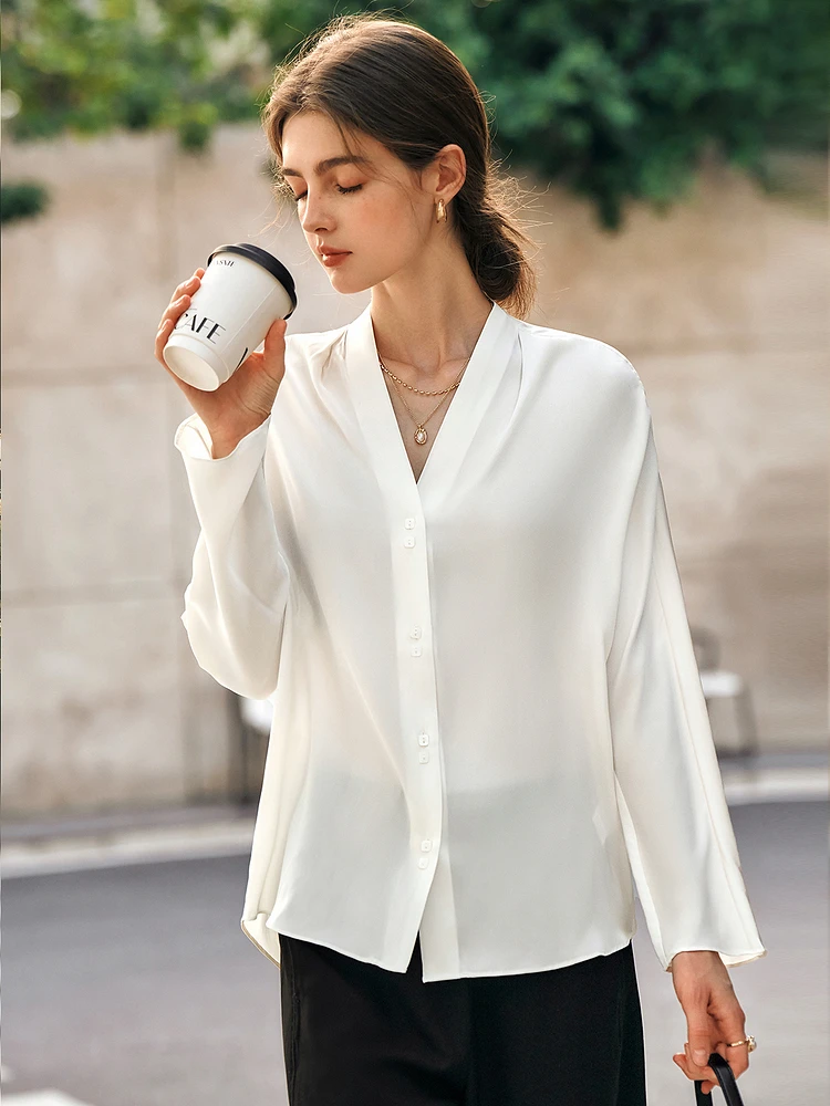 

OLrain Beige V-neck Shirt Women's Spring 2025 New Simple Commuter Long-sleeved Shirt M57CC95912