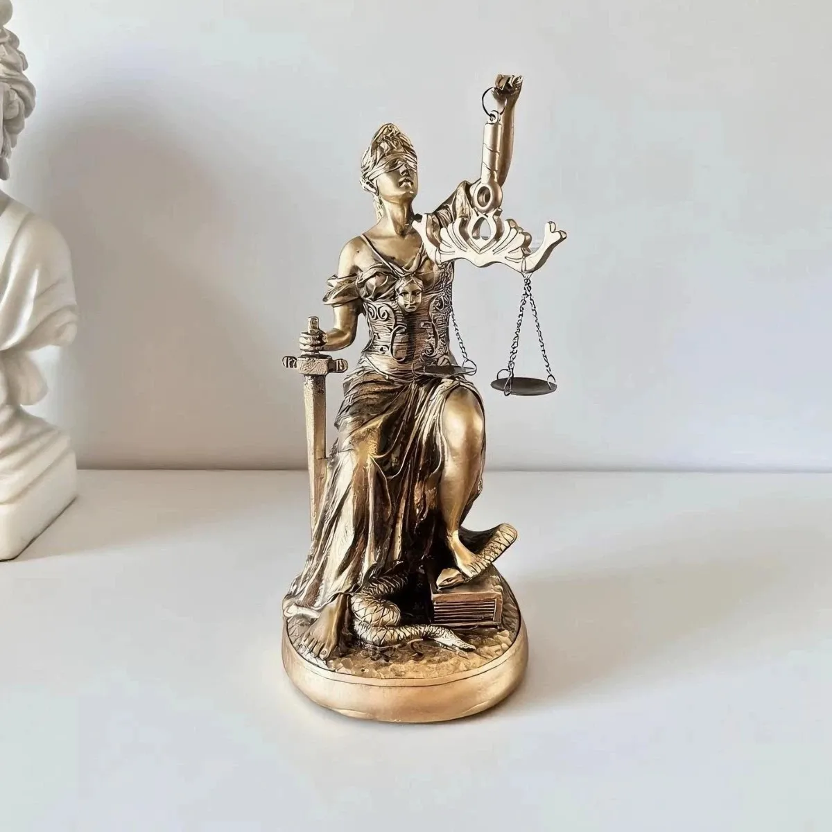 Goddess of Justice Themis resin statue Figurine Retrol home decoration ancient Greece goddess sculpture Office room decor Gift