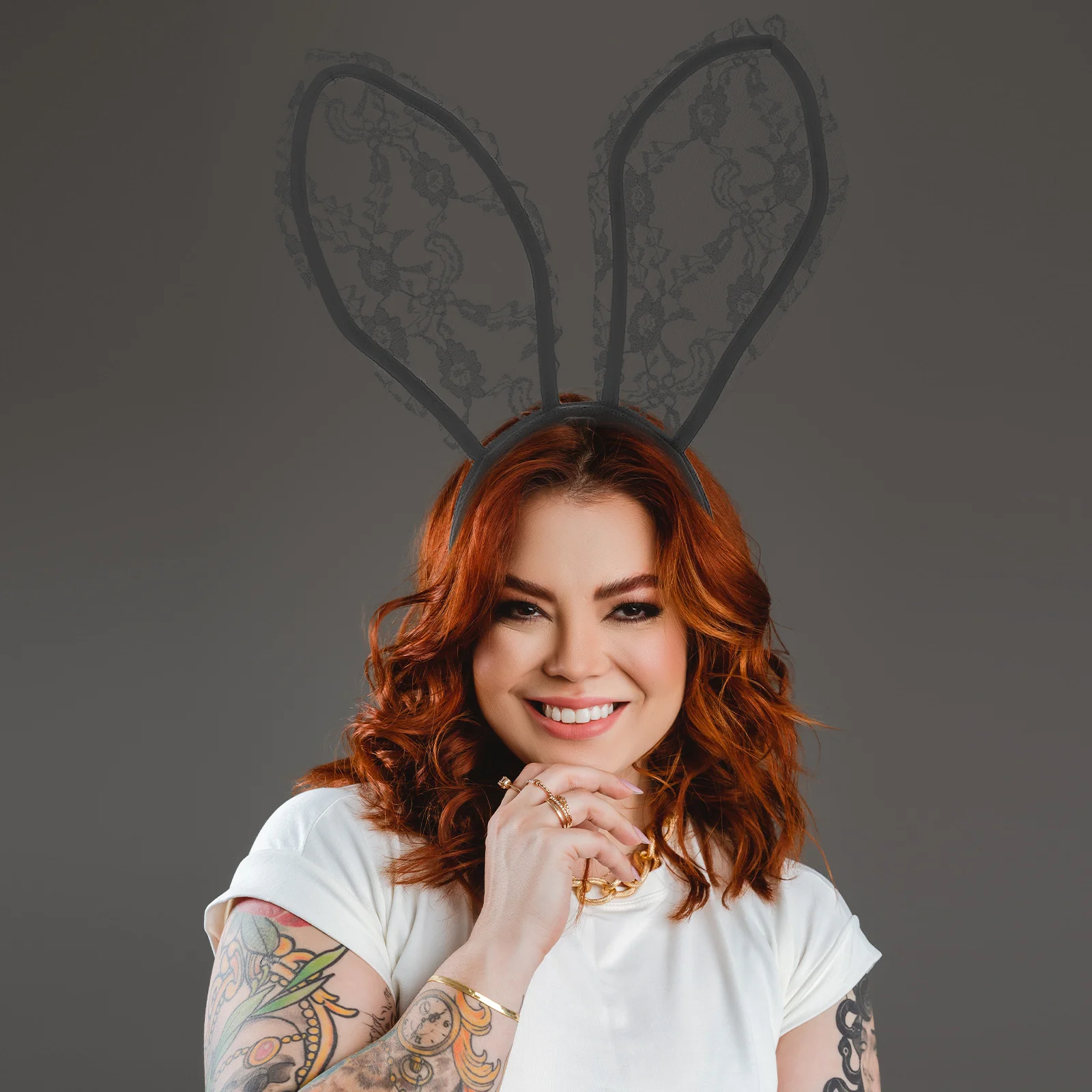 ชุดกระต่ายประกอบด้วยที่คาดผมหูกระต่ายลูกไม้ ปลอกคอกระต่ายสีดำ และหางกลม สำหรับงานปาร์ตี้อีสเตอร์ ฮาโลวีน และคอสเพลย์