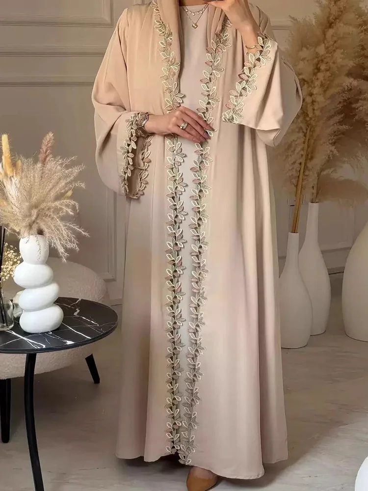 

Elegant Long Ethnic Women's Fashion Outerwear Embroidered Open Cardigan Muslim Design Spring Collection High Quality