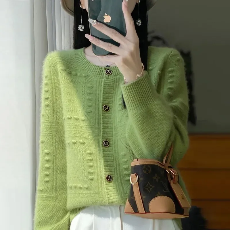 سترات نسائية 2025 قميص محبوك متين بصدر واحد سترة ربيع الخريف موضة كورية سترات برقبة دائرية ملابس خارجية متماسكة