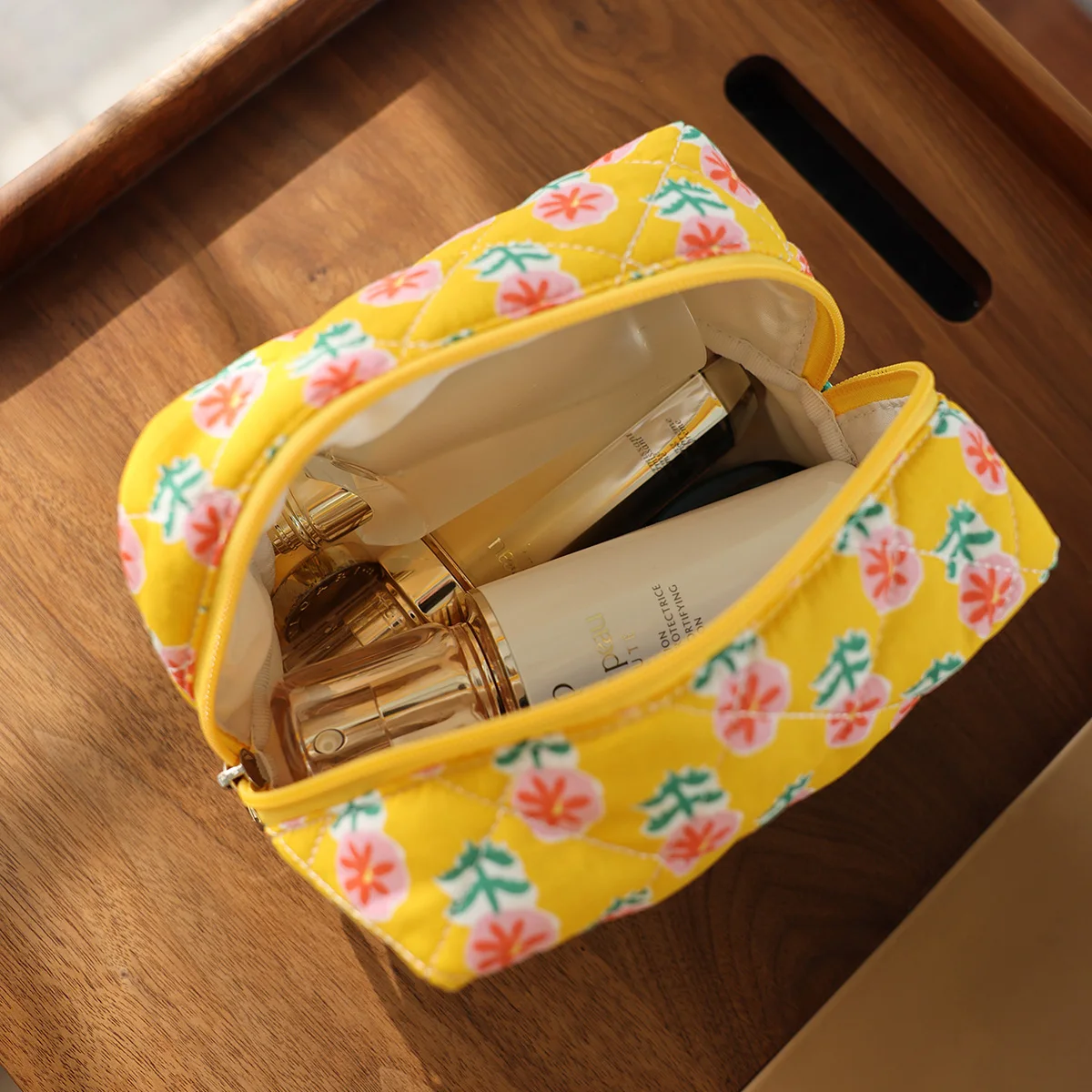 Cartoon pattern cosmetic bag Cute toast-shaped fabric storage bag Floral pastoral style toiletry bag