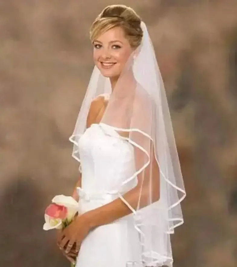 Short Bridal Veils Two Layers 75 cm Length Ribbon Edge Wedding Veil With Comb White Ivory Accessories