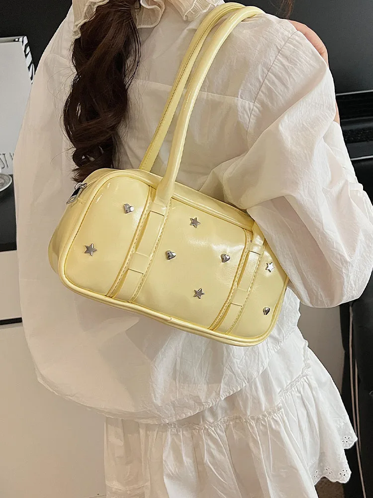 حقيبة يد جلدية عصرية بلون واحد مزاجه بسيط متعددة الاستخدامات حقيبة كتف حلوة 2025 حقيبة نسائية مربعة جديدة تحت الإبط