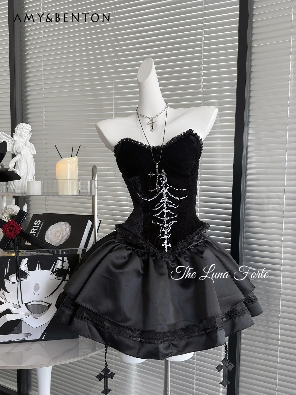 

Летняя новинка, горячая распродажа, темный готический стиль, топ-труба для девочек с принтом, утягивающий топ с высокой талией, короткая юбка, комплект из двух предметов