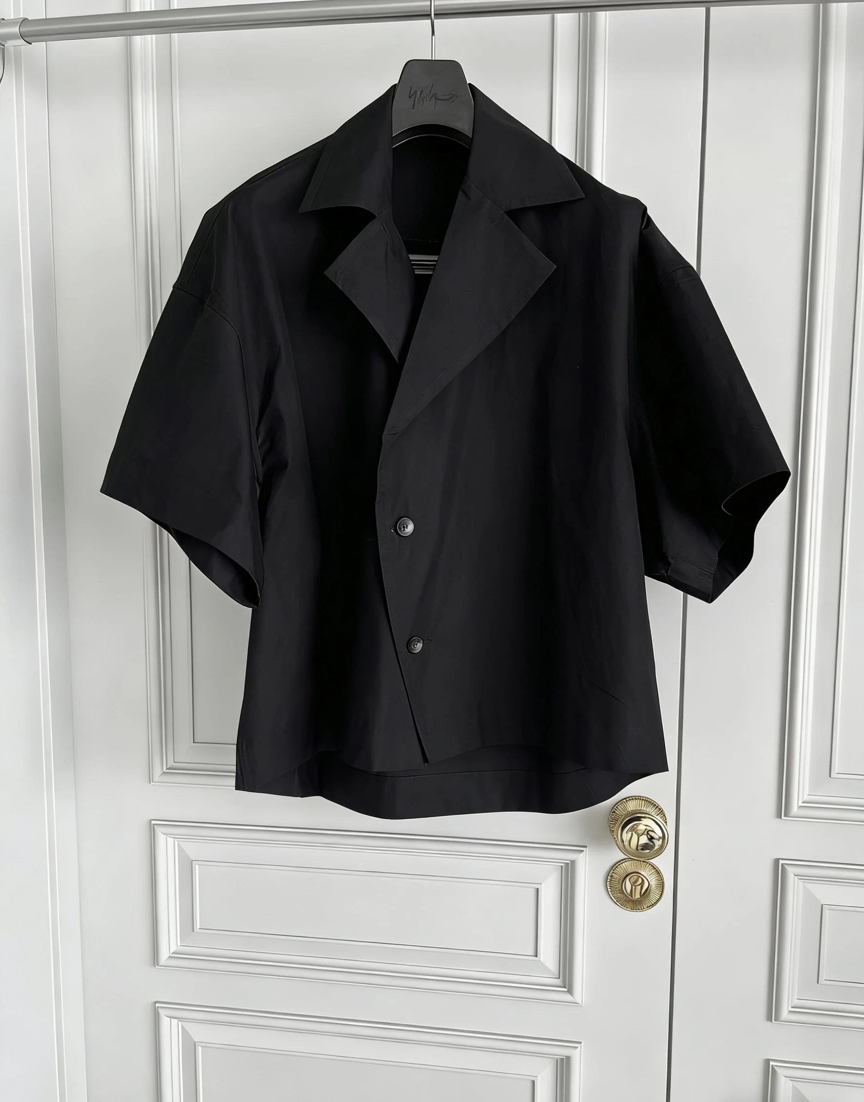 TOP-YAMAMOTO, a niche original designer of five-quarter sleeved short-sleeved shirts with an original silhouette