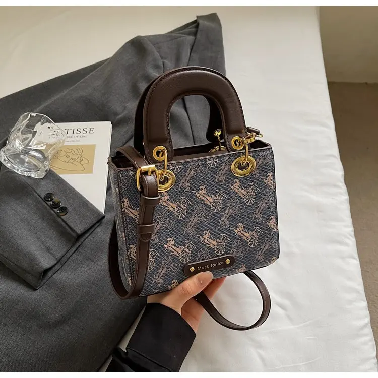 

2026 New Retro Printed Fashion Handbag, Niche High-End Texture Large-Capacity Commuter Crossbody Bag for Women