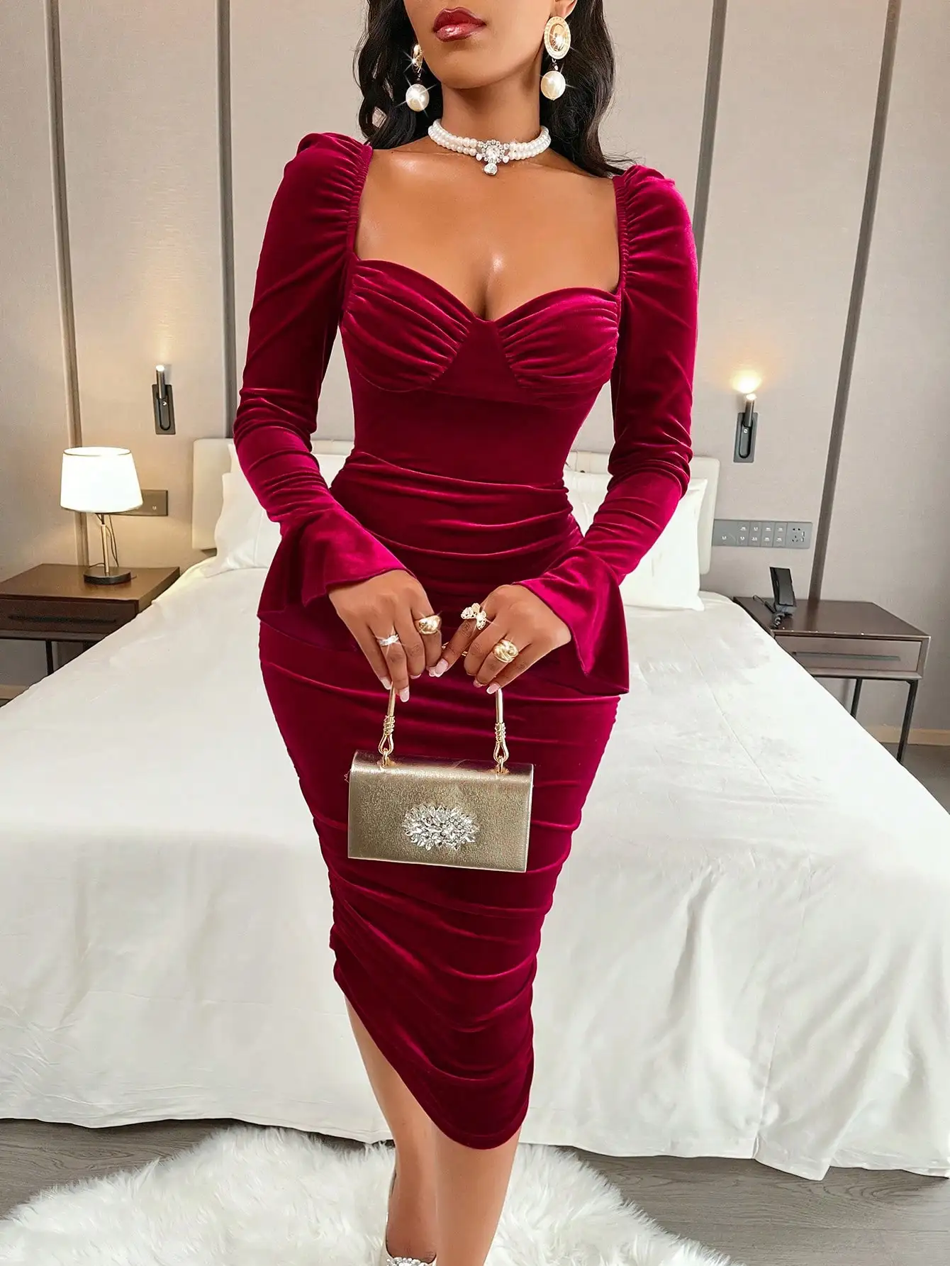 

Women's Burgundy Velvet Heart Neck Long Sleeve Ruched Bodycon Dress