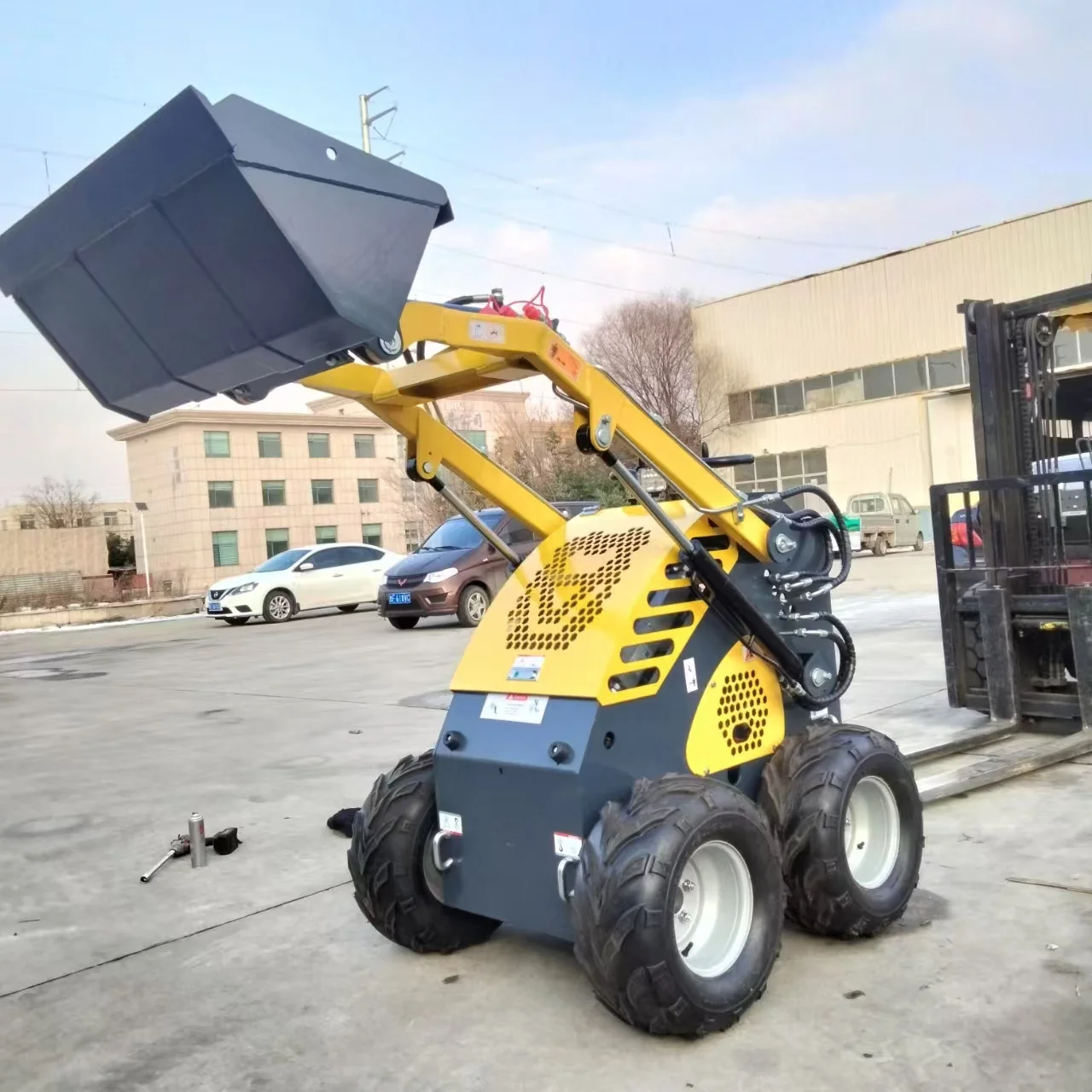 Rubber Tracks Compact Wheel Multifunctional Skid Steer Loader 380E Skid Steer Loader Four-Wheel Drive with