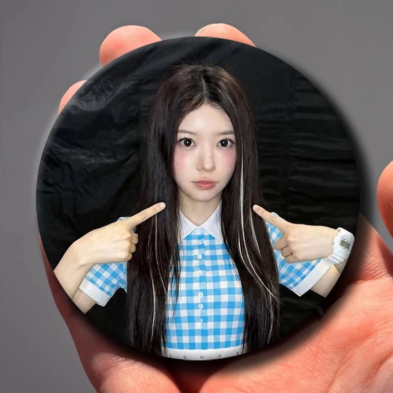 I-Illit Cute ICONIC BY MISTAKE Badges Button Pins Brooch Creative Funny Quotes Clothes Backpack Jewelry Gift For Kids Friends