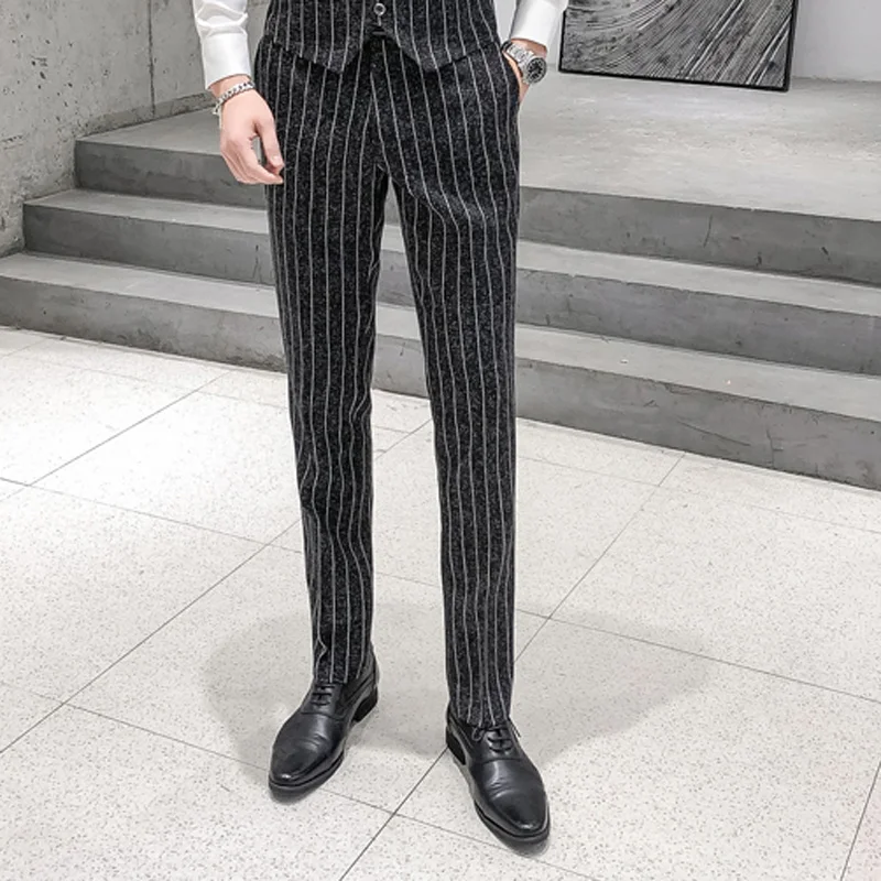 

Высококачественные, модные, стильные, универсальные и модные деловые мужские облегающие брюки в вертикальную полоску без железа и кожа.