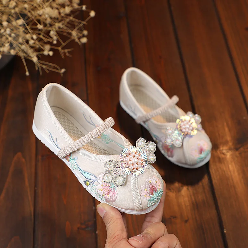 

Girls Embroidered Cloth Shoes Traditional Ancient Style Fashion Delicate Flowers Shoes Chinese Princess Hanfu Shoes Kids Flats