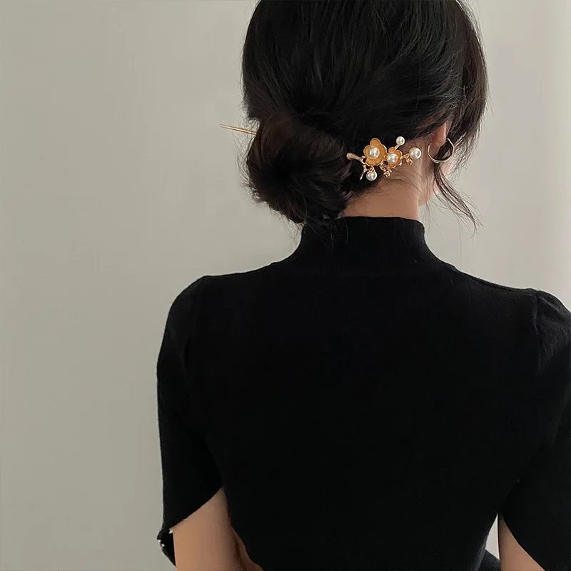 2024 New Style Metal Bell Orchid Hairpin Girls Wooden Hair Stick Chineses Costume antico Pearl Hanfu accessorio per capelli