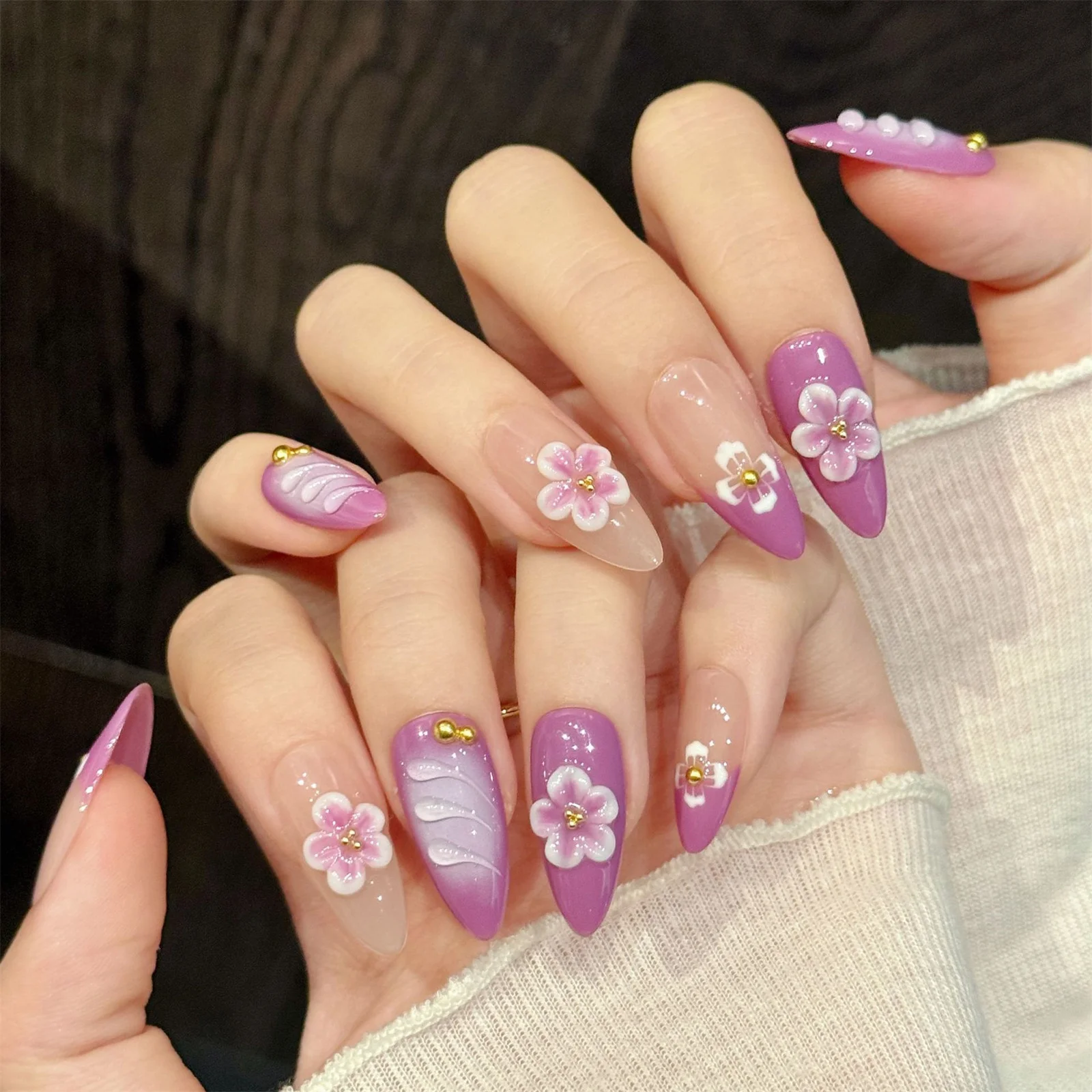 10 pezzi rosa viola Sakura unghie finte design floreale in rilievo 3D stampa fatta a mano sulle unghie per le donne punte per unghie finte di mandorla indossabili