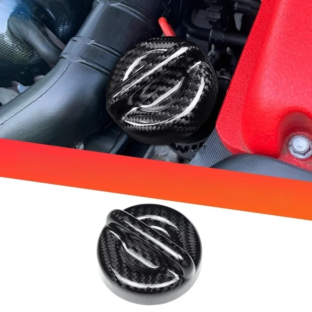 

Защитная наклейка из карбона на крышку маслозаливной горловины для Fiat 500, Abarth 595, 695: стильный дизайн / крышка