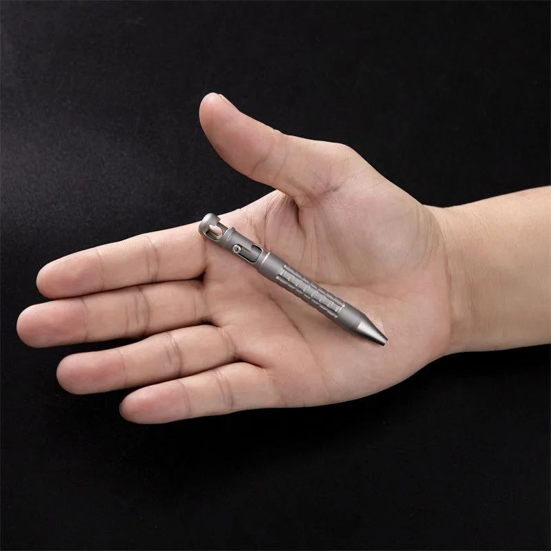 Imagem -02 - Mini Titanium Alloy Tactical Pen Gun Bolt Key Buckle Pen Multifuncional Pocket Edc Keychain Caneta de Escrita Ferramenta de Quebra de Janela