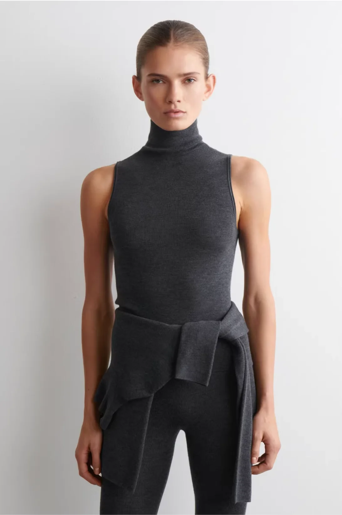

Ethereal MD 2026 YAZHIMEI cos mod spring new style of Women's casual fitted deep grey wool blend sleeveless crew-neck top