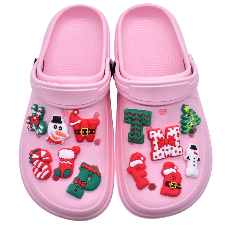 Natal Lettered Cartoon Shoe Encantos com Buracos, Tamancos Bonitos, Sandália Decoração DIY, 26Pcs por Conjunto