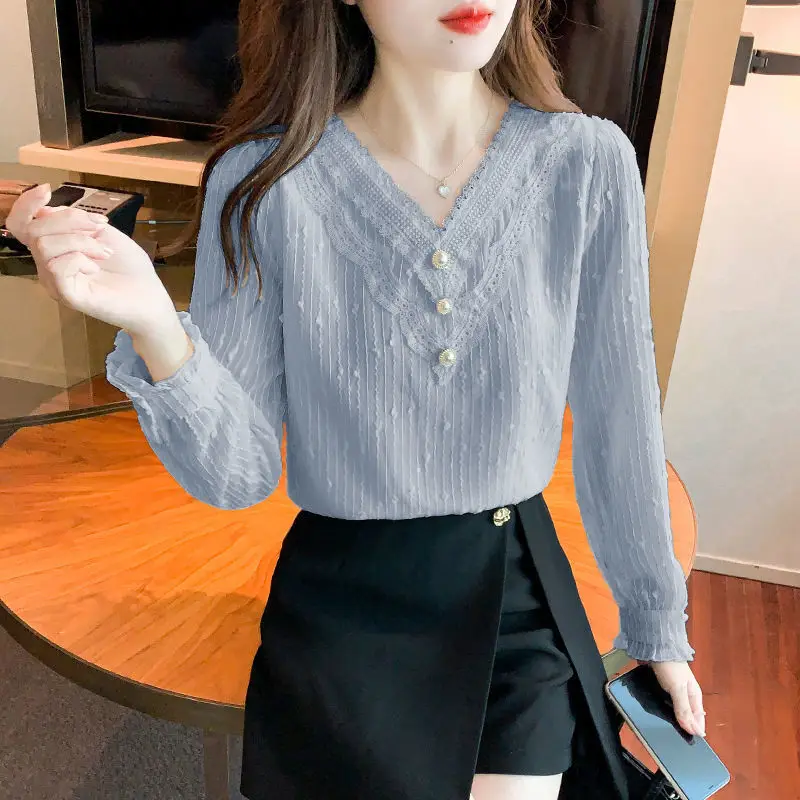 Stylish V-Neck Petal Sleeve Beading Ruffles Blouse Women\'s Clothing 2022 Autumn New Loose Casual Pullovers All-match Sweet Shirt