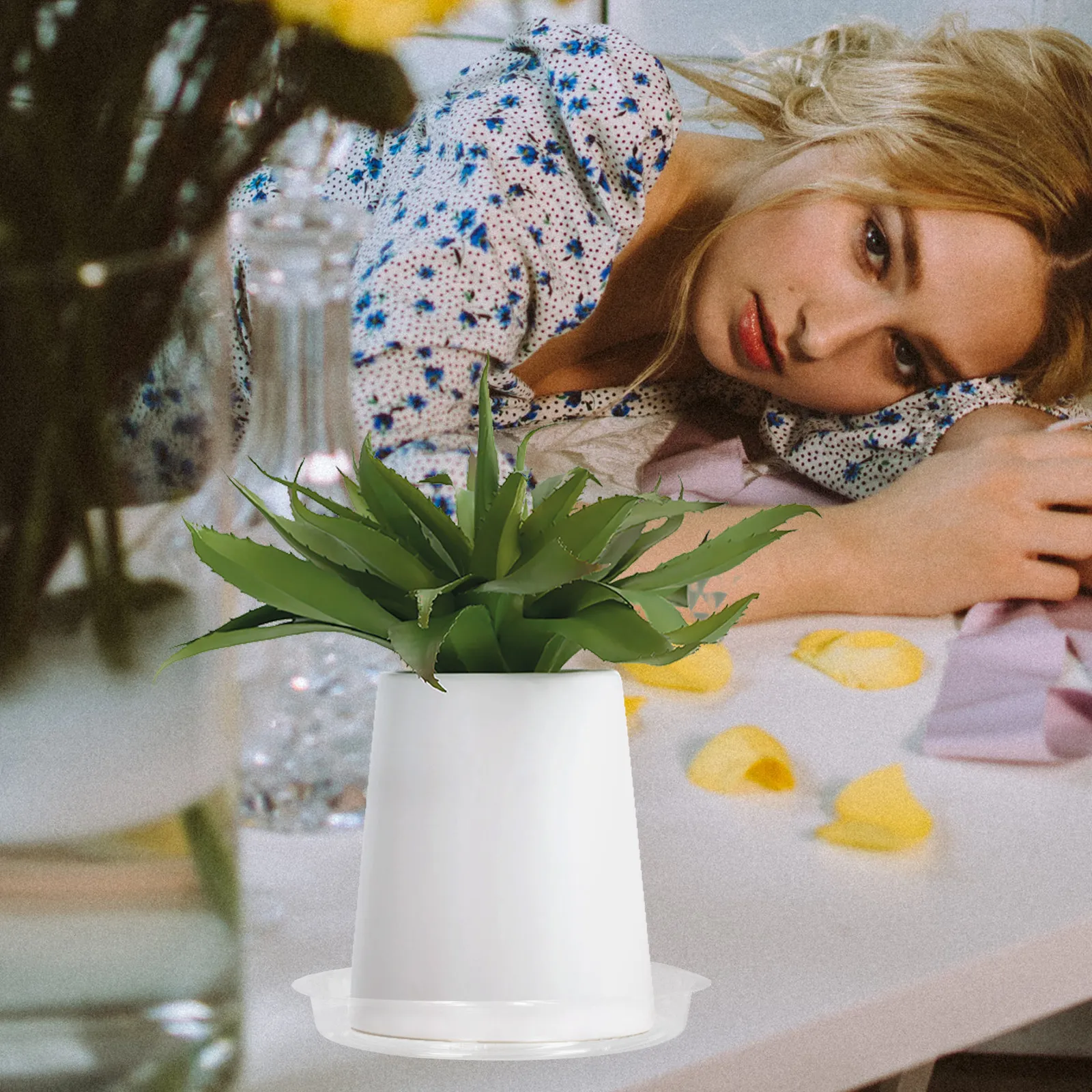 

20 шт. пластиковых поддонов с плоским дном для цветочных горшков, для использования в помещении и на улице, для дренажа воды и удержания почвы, легко перемещаемые, для дома и балкона