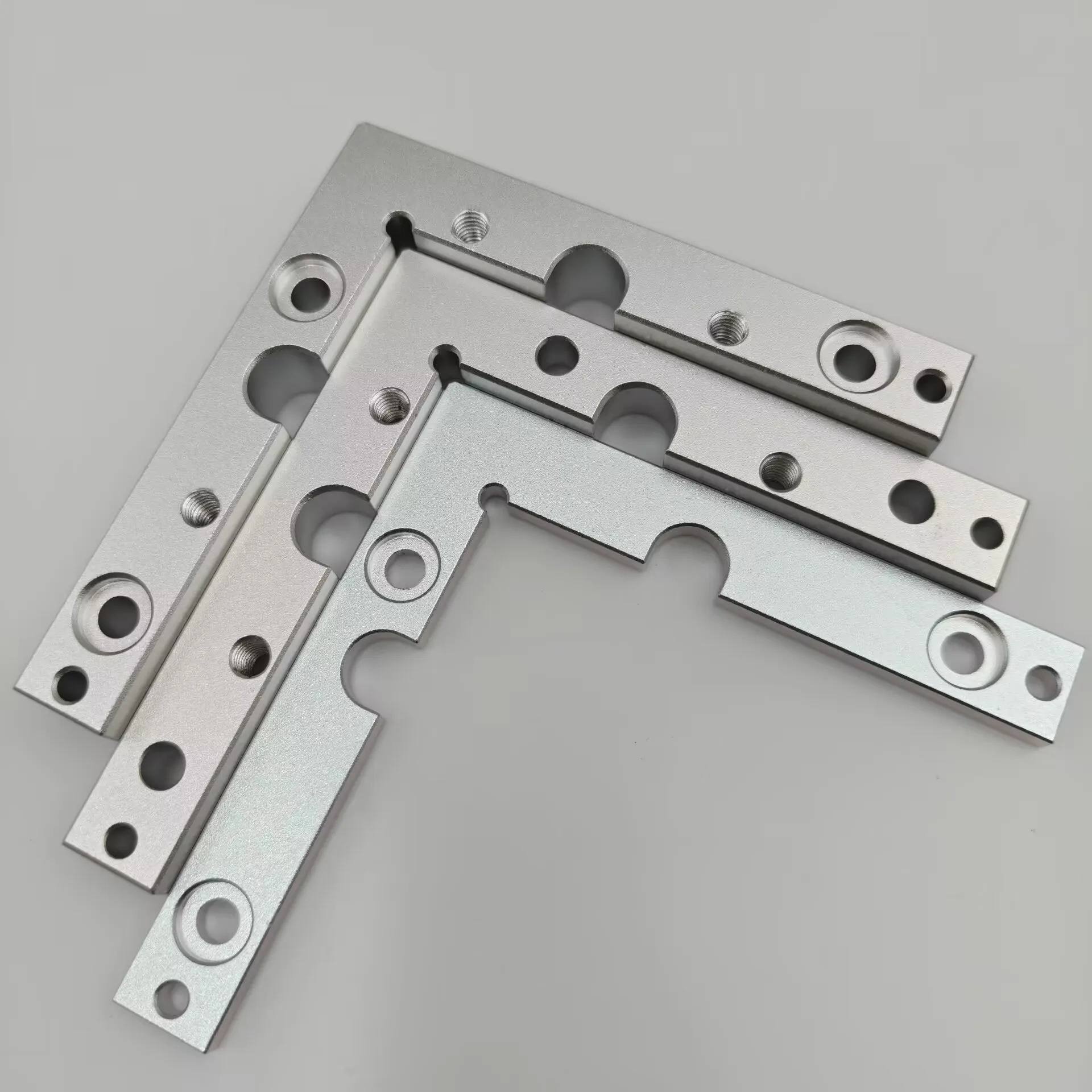 

1 шт., толщина 5/10/15, обработанный на станке с ЧПУ, анодированный L-образный кронштейн, совместимый с Carvera и Carvera Air