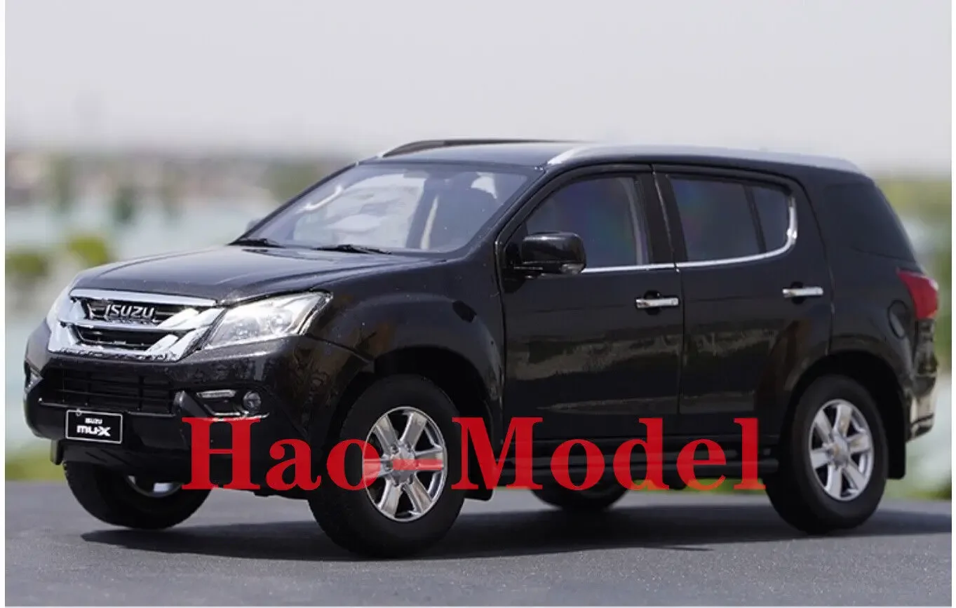 1:18สำหรับ Isuzu MU-X MUX โมเดลรถโลหะเด็กหญิงเด็กชายของเล่นเด็กของขวัญงานอดิเรกของสะสมสีดำ