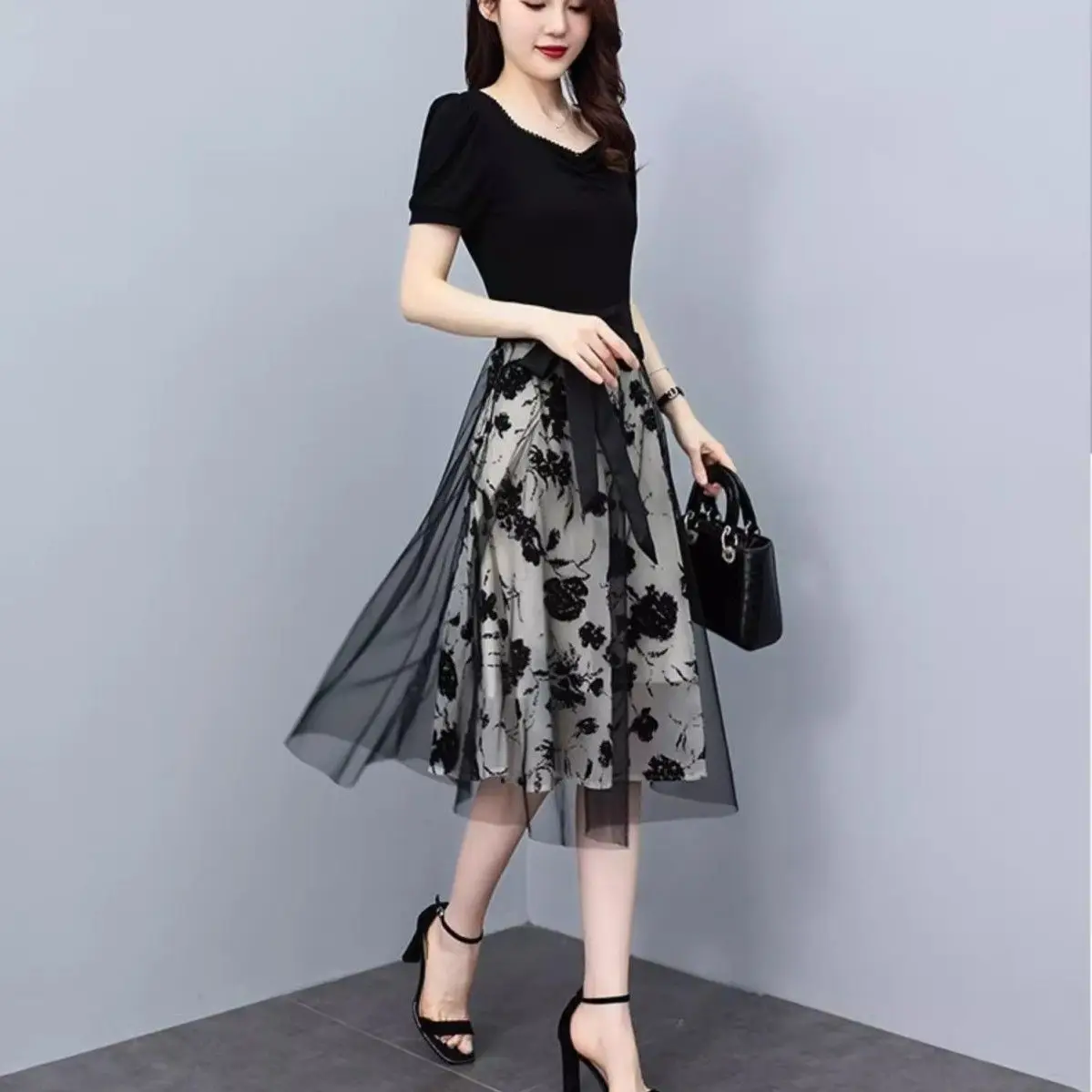 

2024 New Summer Fashion Elegant Slim Fit Chiffon Floral V-neck Patchwork Bandage Knee Length Skirt for Women's Mid Length Dress