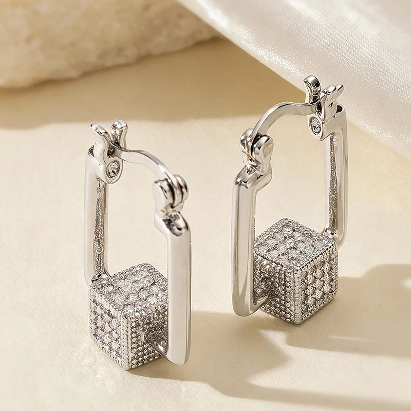 GANPUP Minimalistische Geometrische Quadratische Weiße Zirkon-Creolen für Frauen Koreanische Mode Neuer Schmuck Damengeschenk Party серьги – Detail 4
