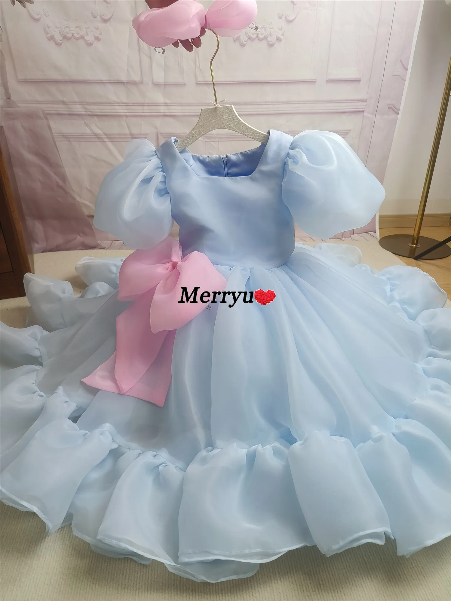 

Sky Blue Flower Girl Dresses with Puffy Short Sleeve Kids Formal Party First Communion Christmas Gown with Pink Bow