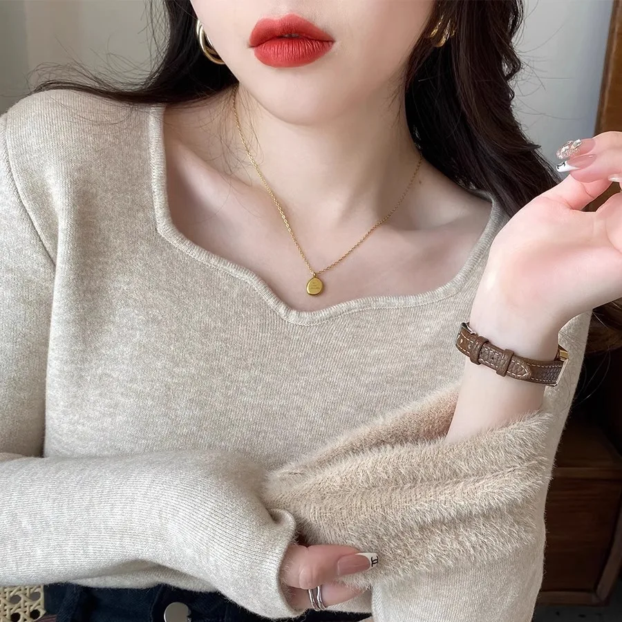 

Stylish & Snug. A Cozy Hug in a Plush, Fleece-Lined Sweater.