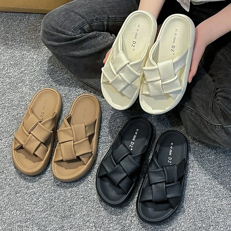 High grade cool slippers for women to wear fashion for the summer of 2024. Internet famous thick soled beach slippers