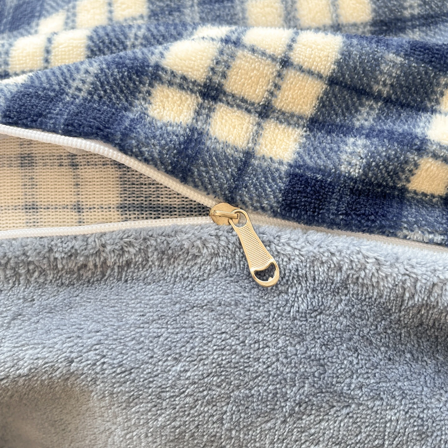 غطاء لحاف من الفلانيل الفاخر، فراش هيبوالرجينيك فائق النعومة ودافئ ومسامي، متين وسهل العناية مع سحاب للإغلاق