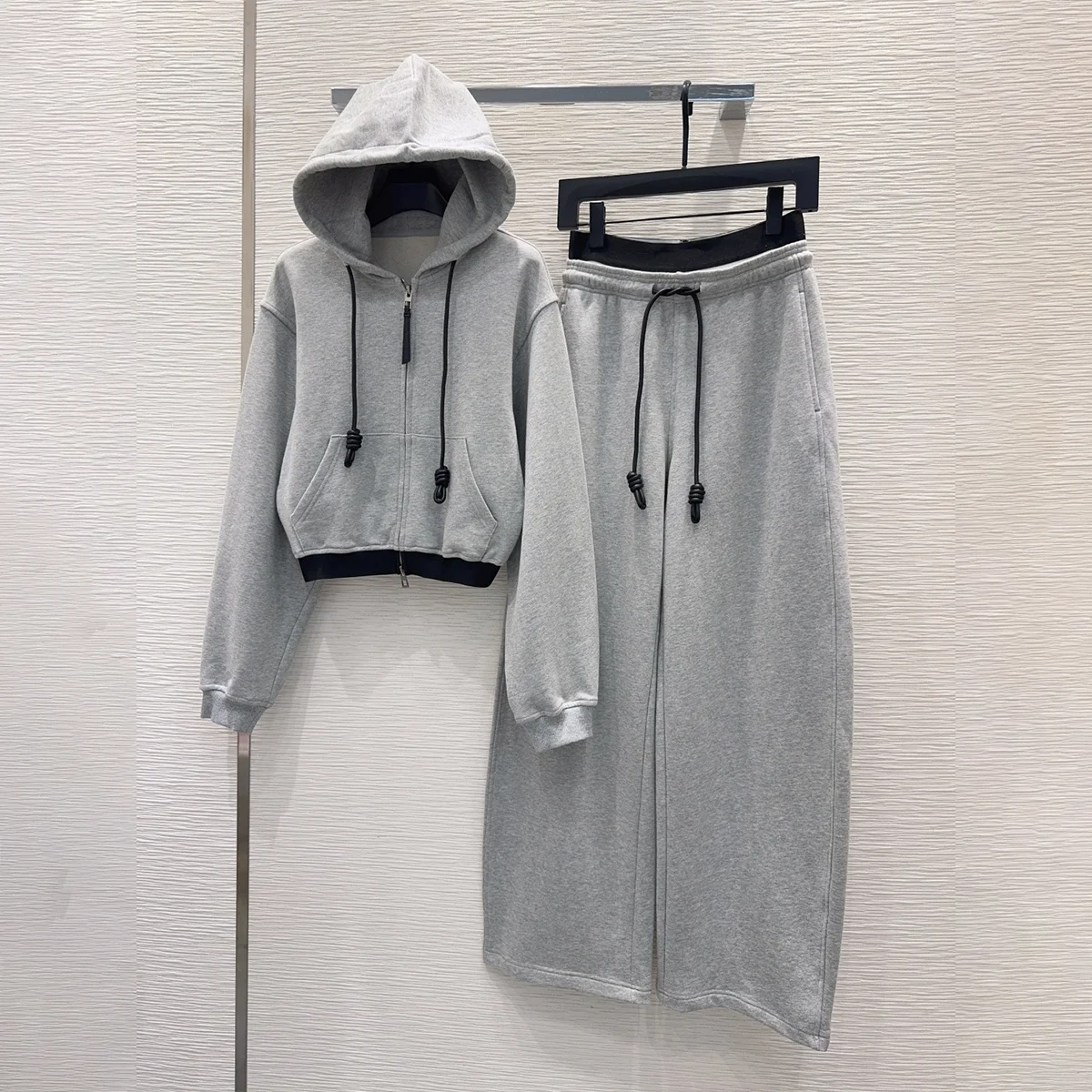 2026 High quality women's short hooded zipper sweatshirt jacket wide leg sweatpants two-piece set--2691136