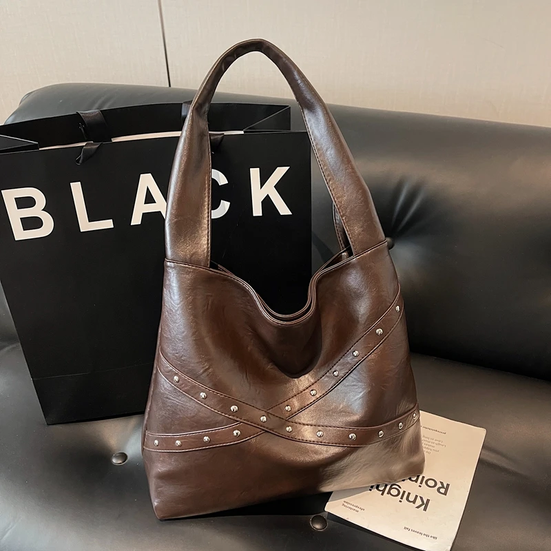 

Vintage PU Leather Bucket Handbag For Women Black Rivet Shoulder Bags Large Capacity Top Handle Tote Fashion Commute Bag coffee