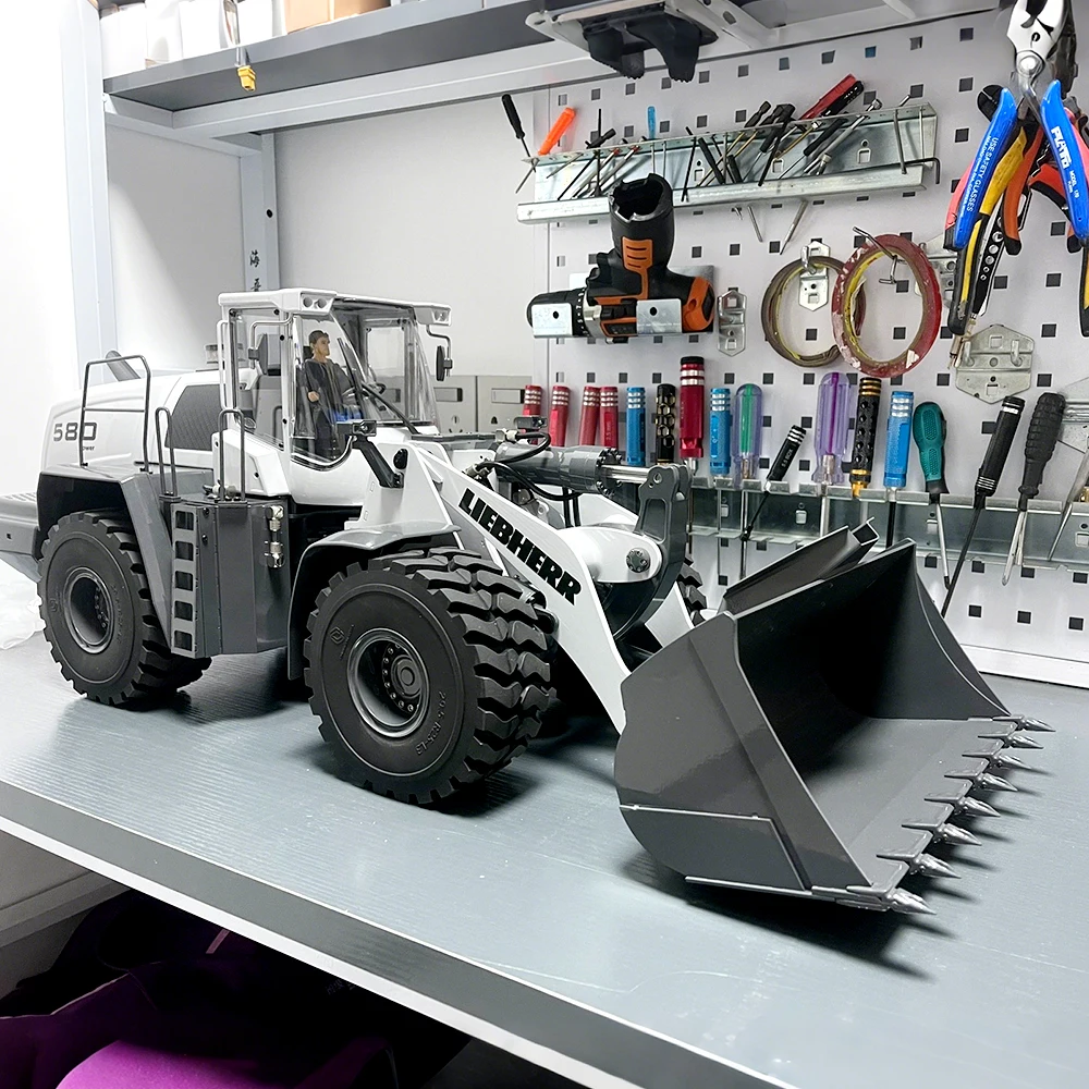 

RC-погрузчик 580 1/14 Гидравлический RC-погрузчик Металлическая модель RTR Радиоуправляемый пульт дистанционного управления со световой и звуковой системой Колесный погрузчик Модель игрушки