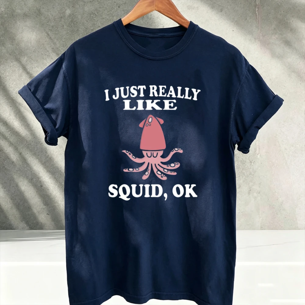 I Just Really Like Squid OK Funny Cute Pink Squid Graphic T‑Shirt Humor Sea Creature Slogan Cartoon Print Soft Cotton Casual Tee