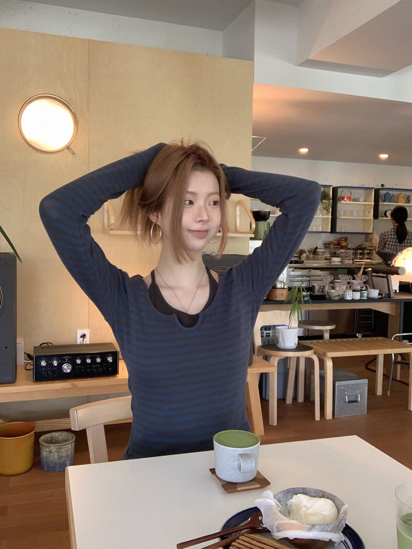 

Red Celebri Long Sve Base irt Женская ранняя осень Супер красивая одинарная футболка 2025 Новая полосатая искусственная футболка из двух предметов...