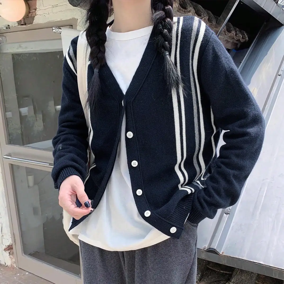 Koreanischer Chic Herbst und Winter Preppy Style V-Ausschnitt Stripesd Cardigan Outwear Lazy Style Loose Casual Vielseitige Strickwaren für Frauen