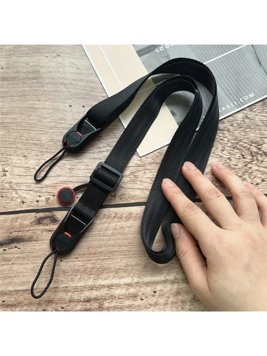 Kamera-Trageriemen Verstellbarer Handgelenkriemen Abnehmbare Umhängebänder Nackenriemen Solider Anhänger Luxus-Accessoires Schwarze Kette