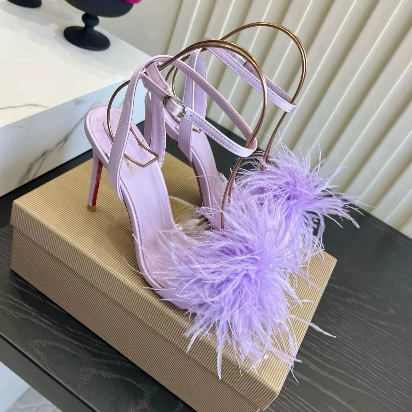 2026 Summer New Feather One Button High Heel Sandals Fairy Style Hairy Fashion Small Heel Versatile Banquet High Heels