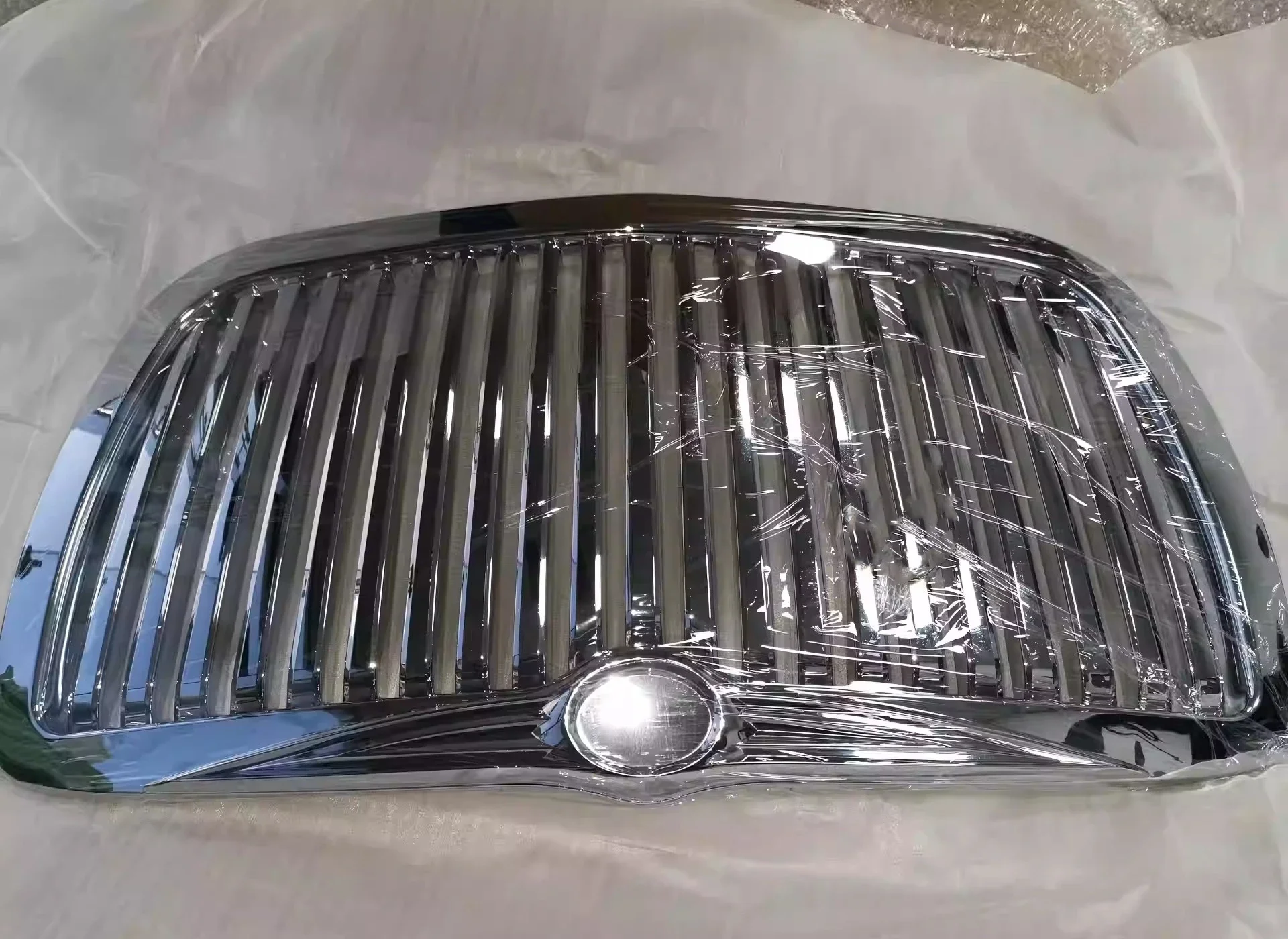 Body Kit Radiator Grille Grid for Chrysler 300C 2004-2008 Convert New Style Net Car Accessories