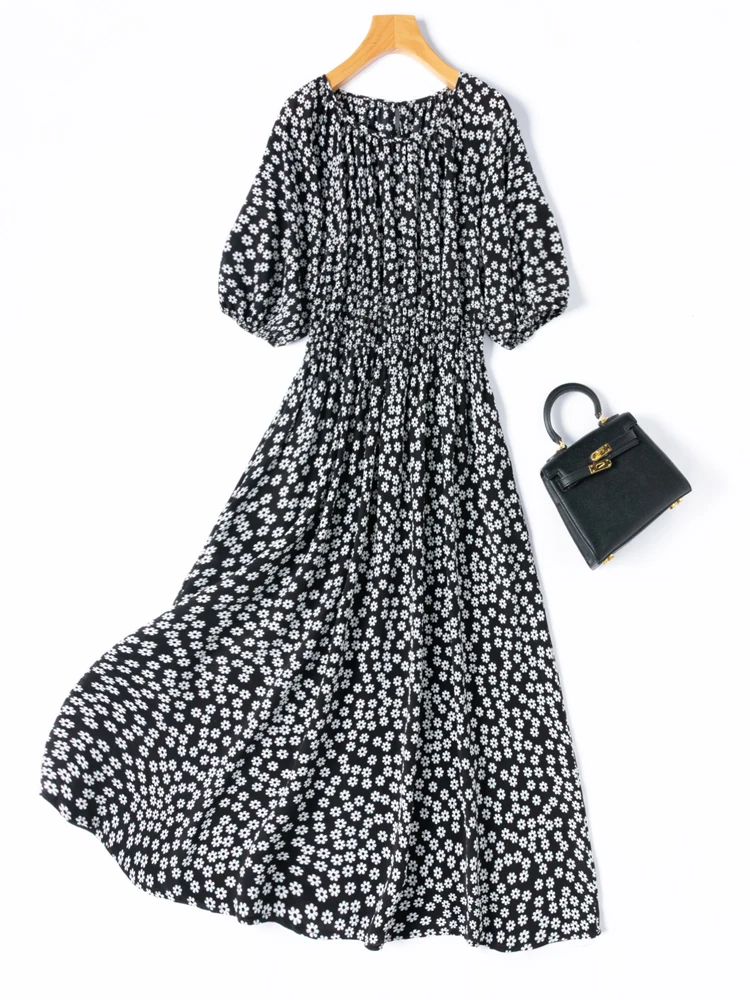 アーティスティックな黒と白の花柄、100%天然桑絹クレープデシン、ラウンドネック、ランタンスリーブ、ゴムウエストのレディースドレス