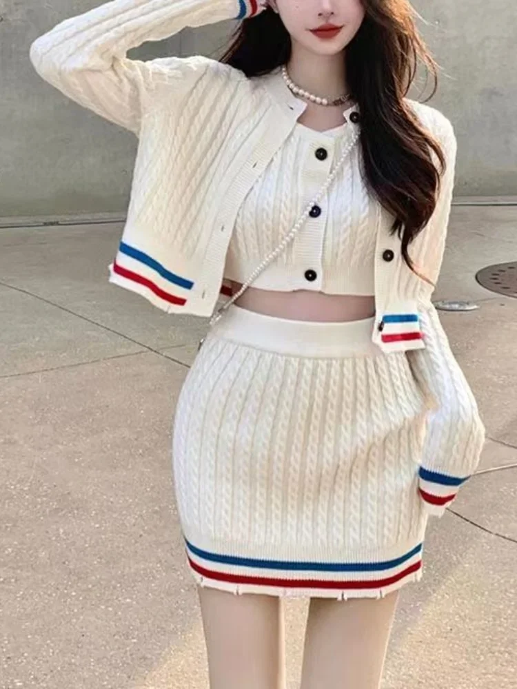 

Милый вязаный комплект из 3 предметов, женский элегантный повседневный свитер, комплект с юбкой, женский корейский модельер, кавайный костюм с юбкой, осень 2023 г.