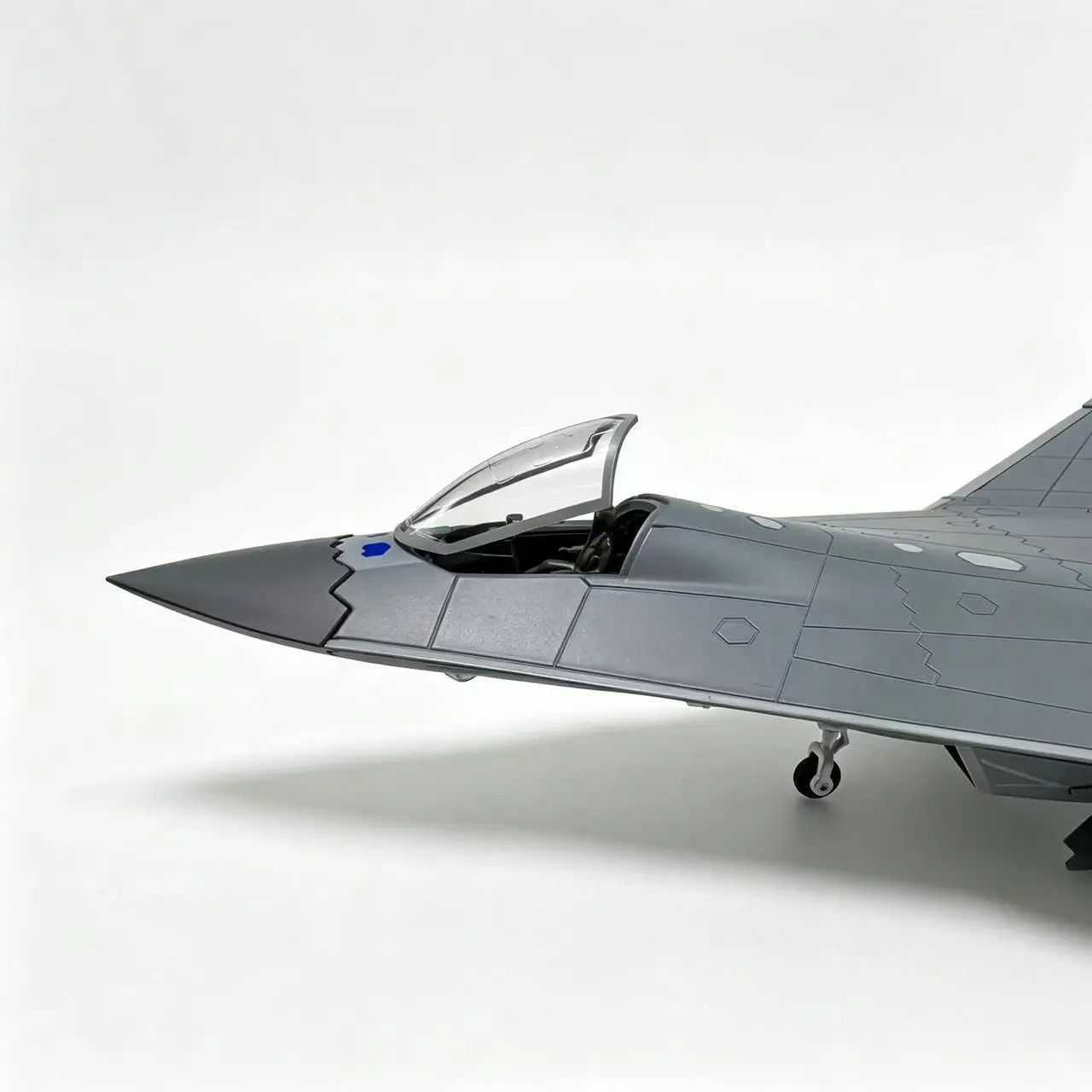 Diecast Scale 1/72 Chinese Air Force J-50 Stealth Fighter J-50 Sixth-Generation Fighter Alloy Simulation Aircraft Model Ornament
