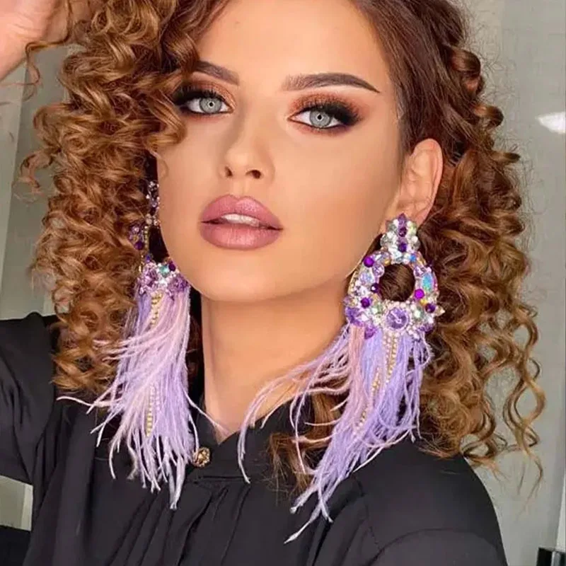 

Фиолетовые серьги с перьями, серьги с перьями для женщин, большие трендовые массивные серьги с перьями, стразы, ювелирные изделия для рождественской вечеринки