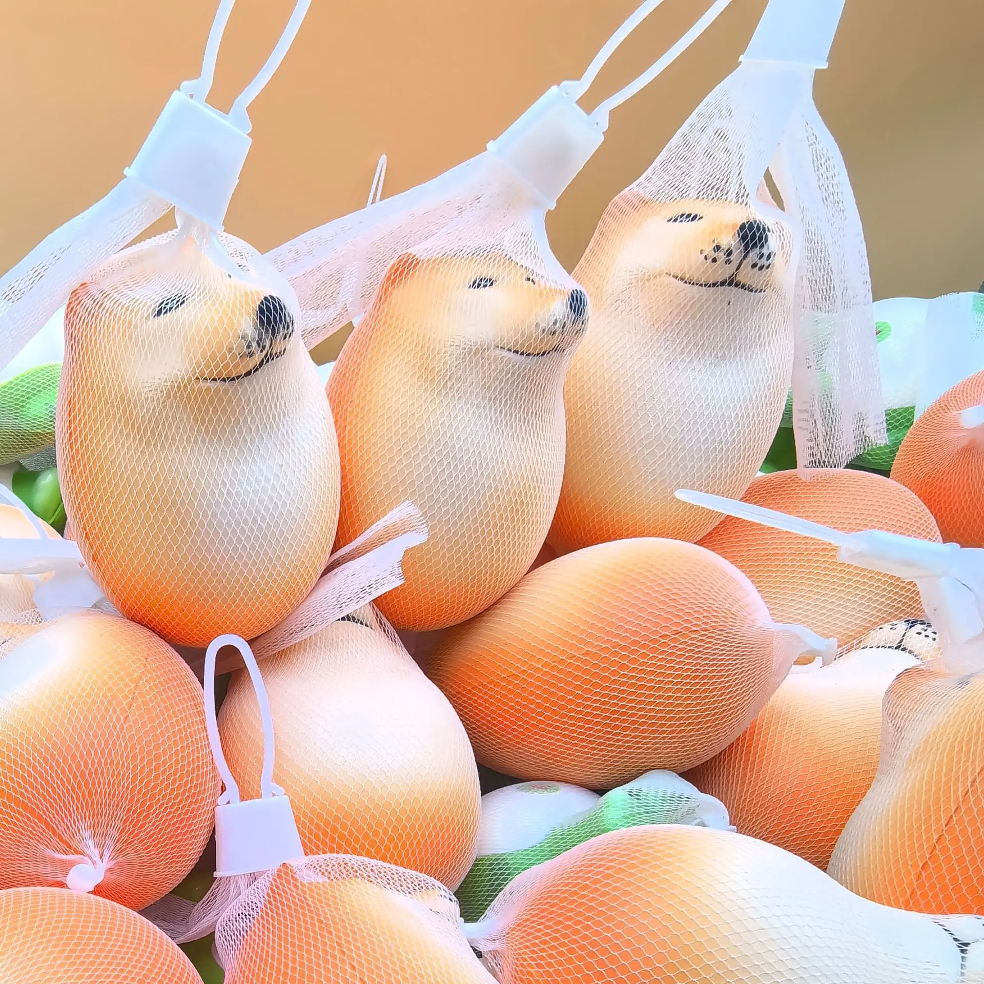 Figurita en forma de huevo Shiba Inu, decoración de escritorio de animales divertidos, regalo novedoso para oficina y hogar, bonito adorno de resina para broma, 1 ud.